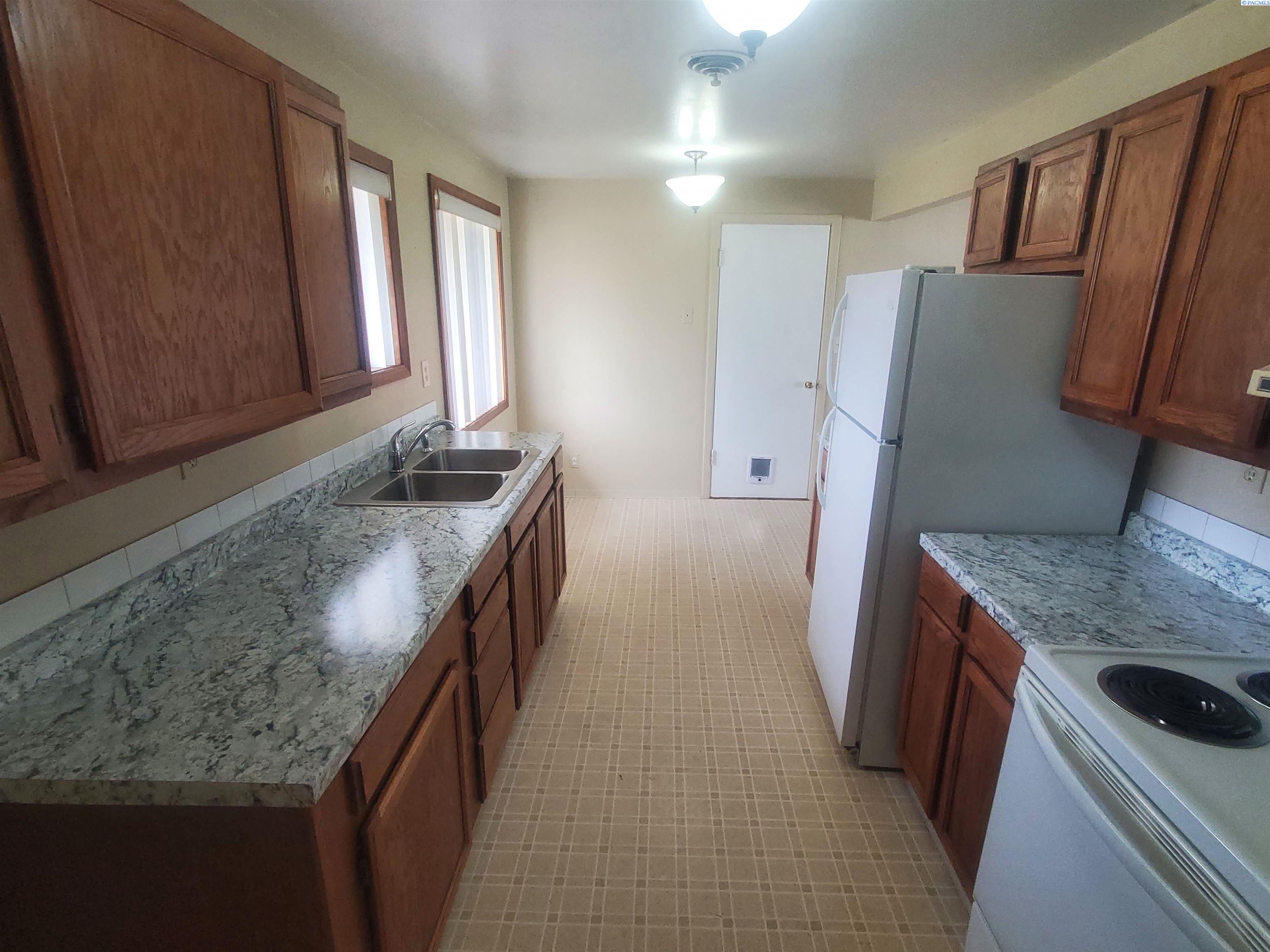 Photo 2 of Single family home for sale at 305 S Mayfield St, Kennewick, WA 99336 | MLS# 296388 | Listing updated on 2026-09-16