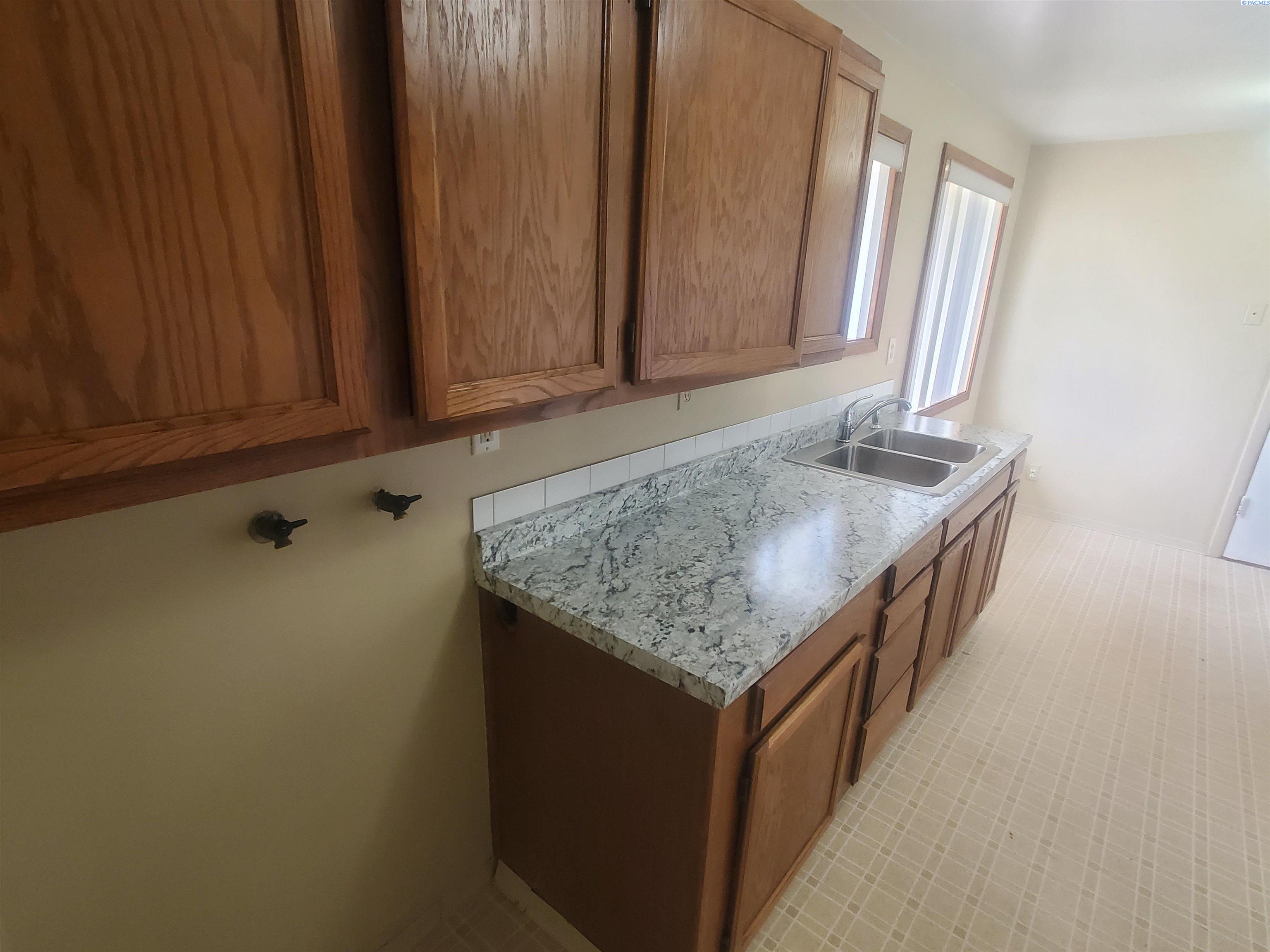 Photo 3 of Single family home for sale at 305 S Mayfield St, Kennewick, WA 99336 | MLS# 296388 | Listing updated on 2026-09-16