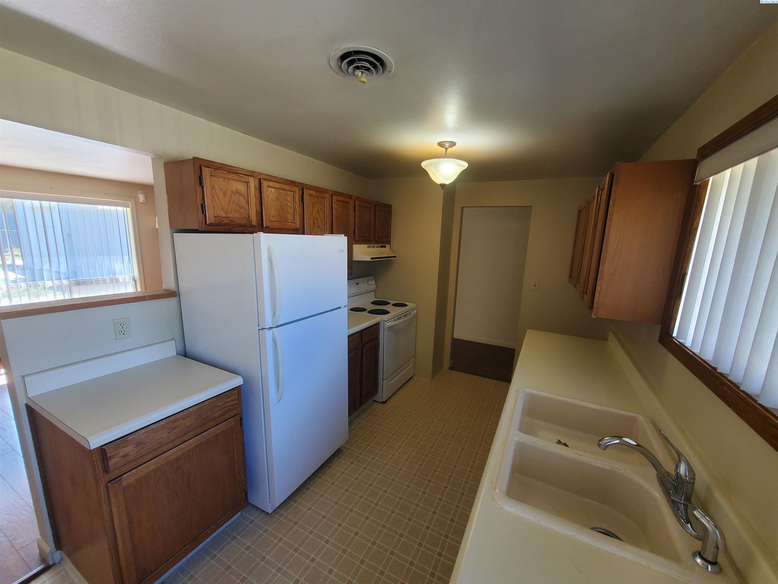 305 S Mayfield St, Kennewick, WA 99336