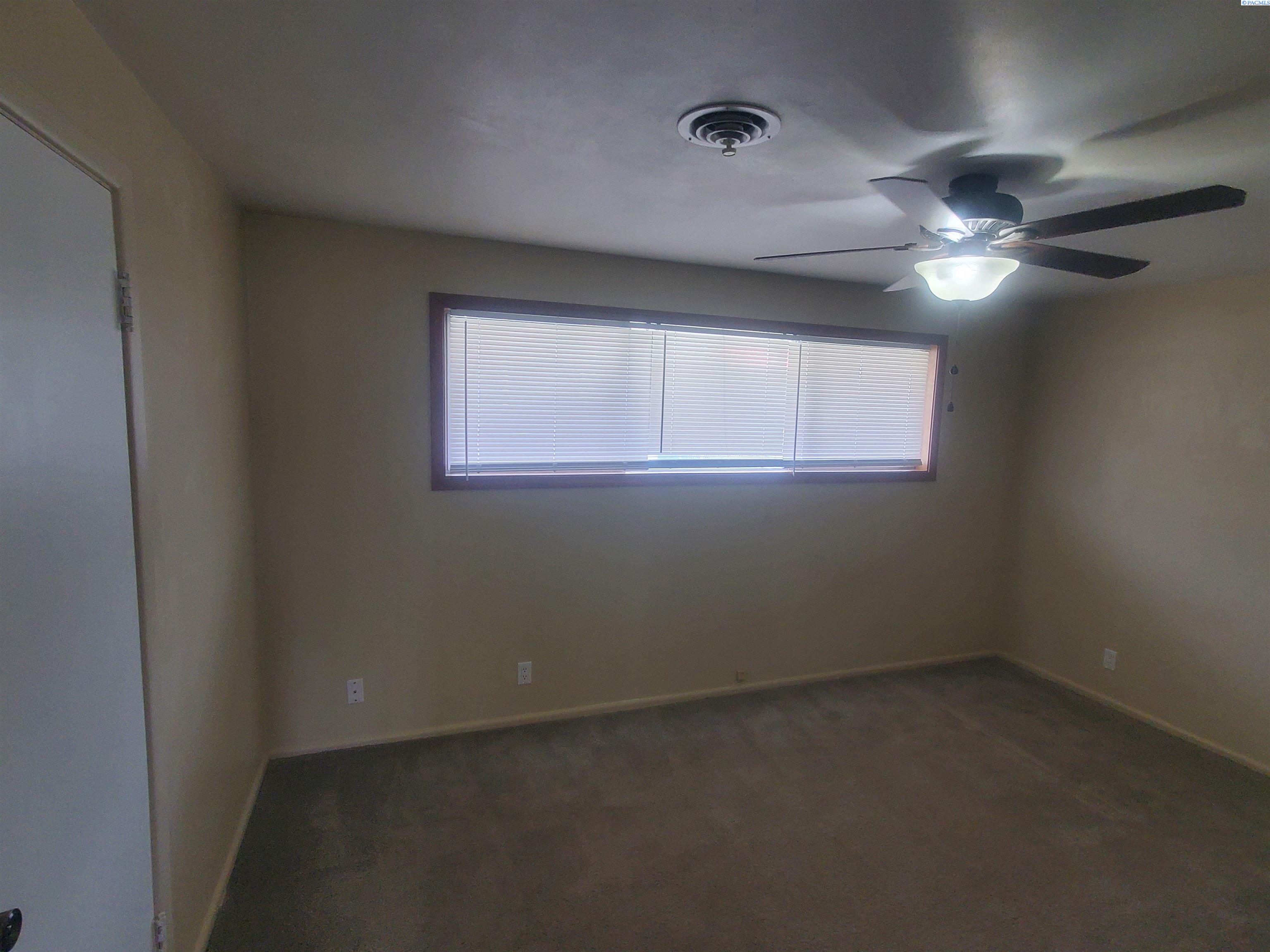 305 S Mayfield St, Kennewick, WA 99336