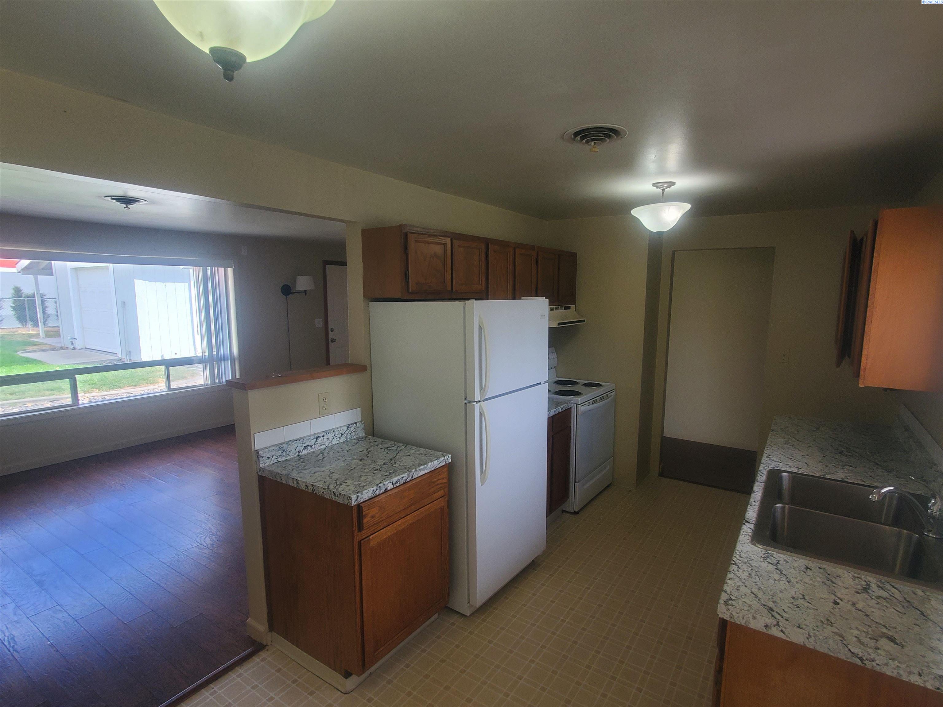 Photo 1 of Single family home for sale at 305 S Mayfield St, Kennewick, WA 99336 | MLS# 296388 | Listing updated on 2026-09-16