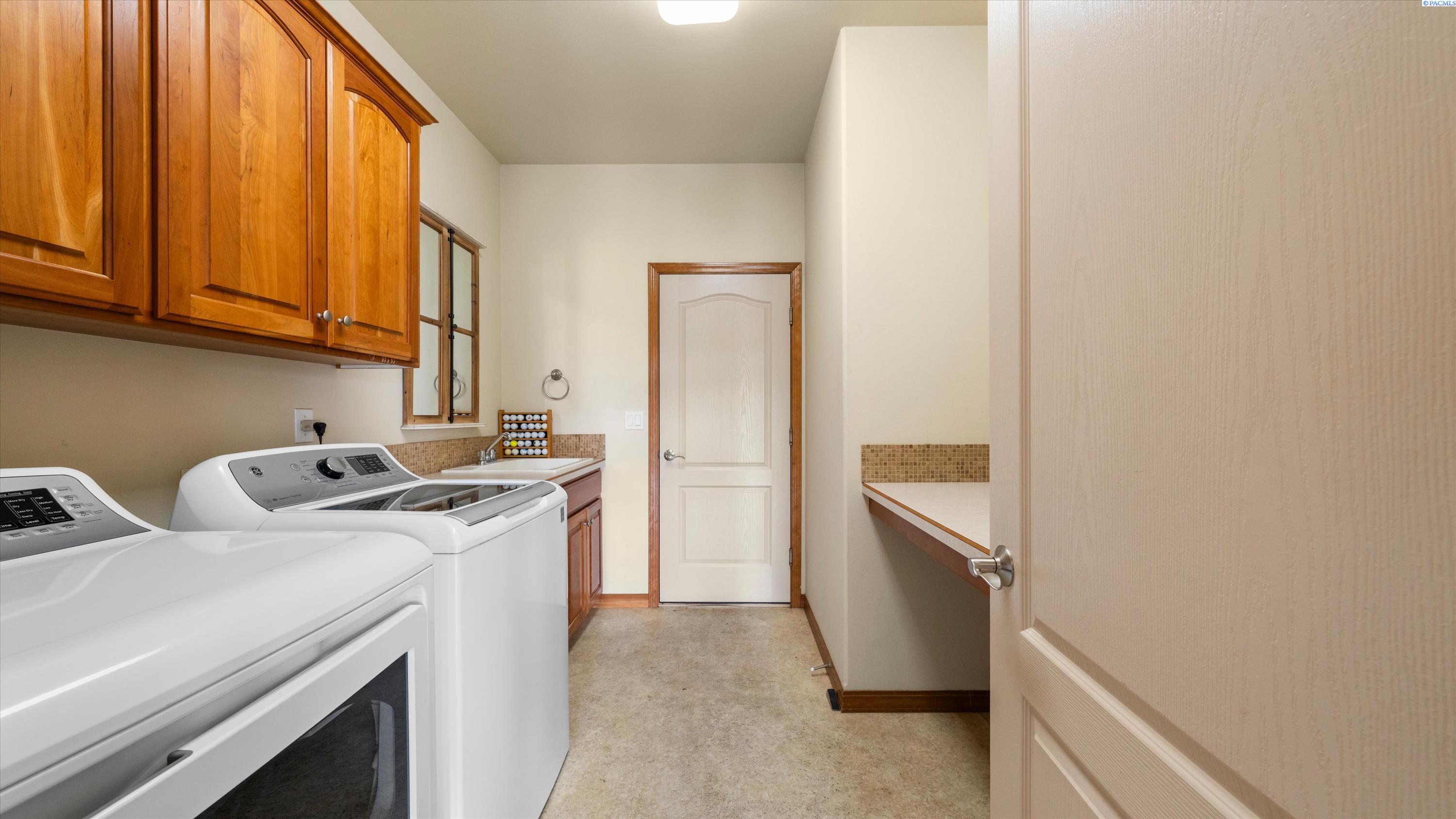 Photo 4 of Condo for sale at 3710 W Cyn Lakes Dr, Kennewick, WA 99337 | MLS# 296400 | Listing updated on 2026-09-15