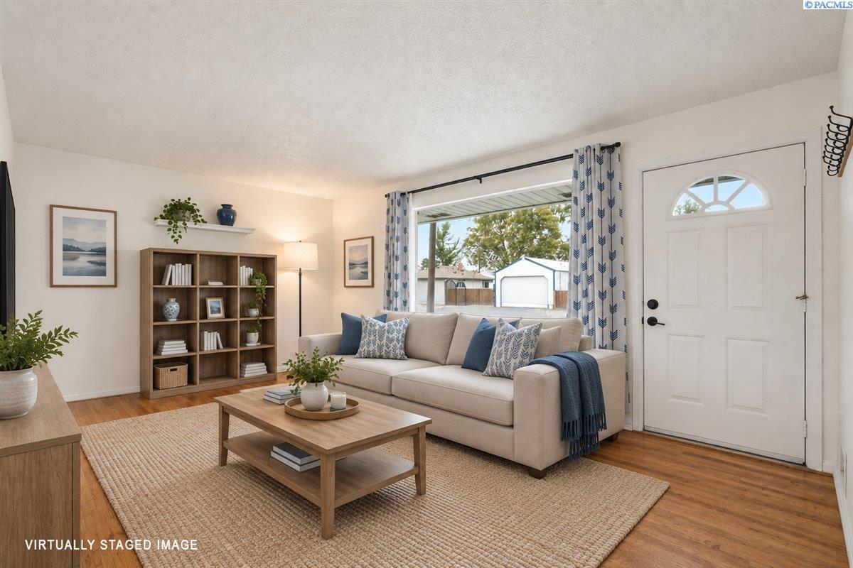 2035 Blue Ave, Richland, WA 99354