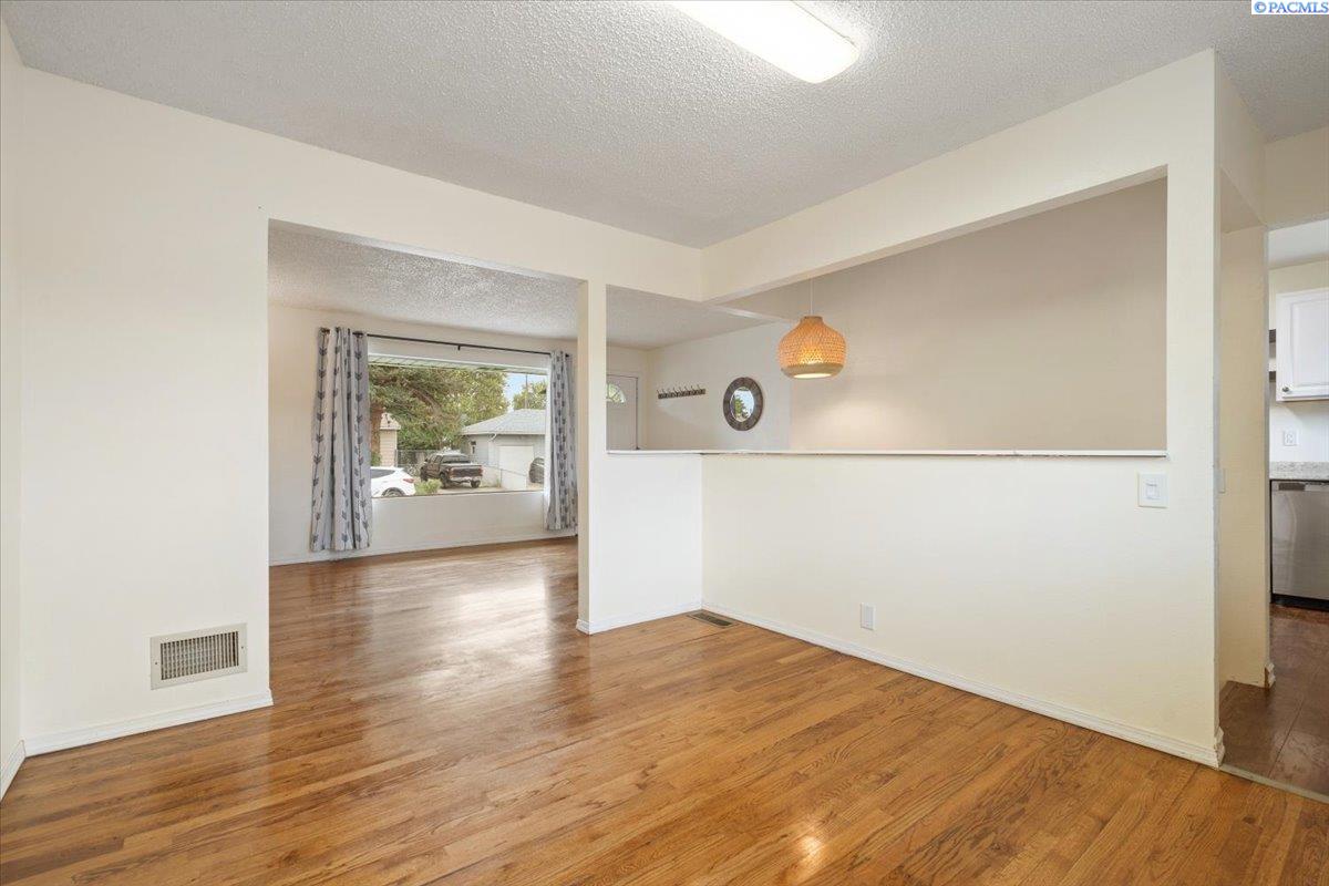 2035 Blue Ave, Richland, WA 99354