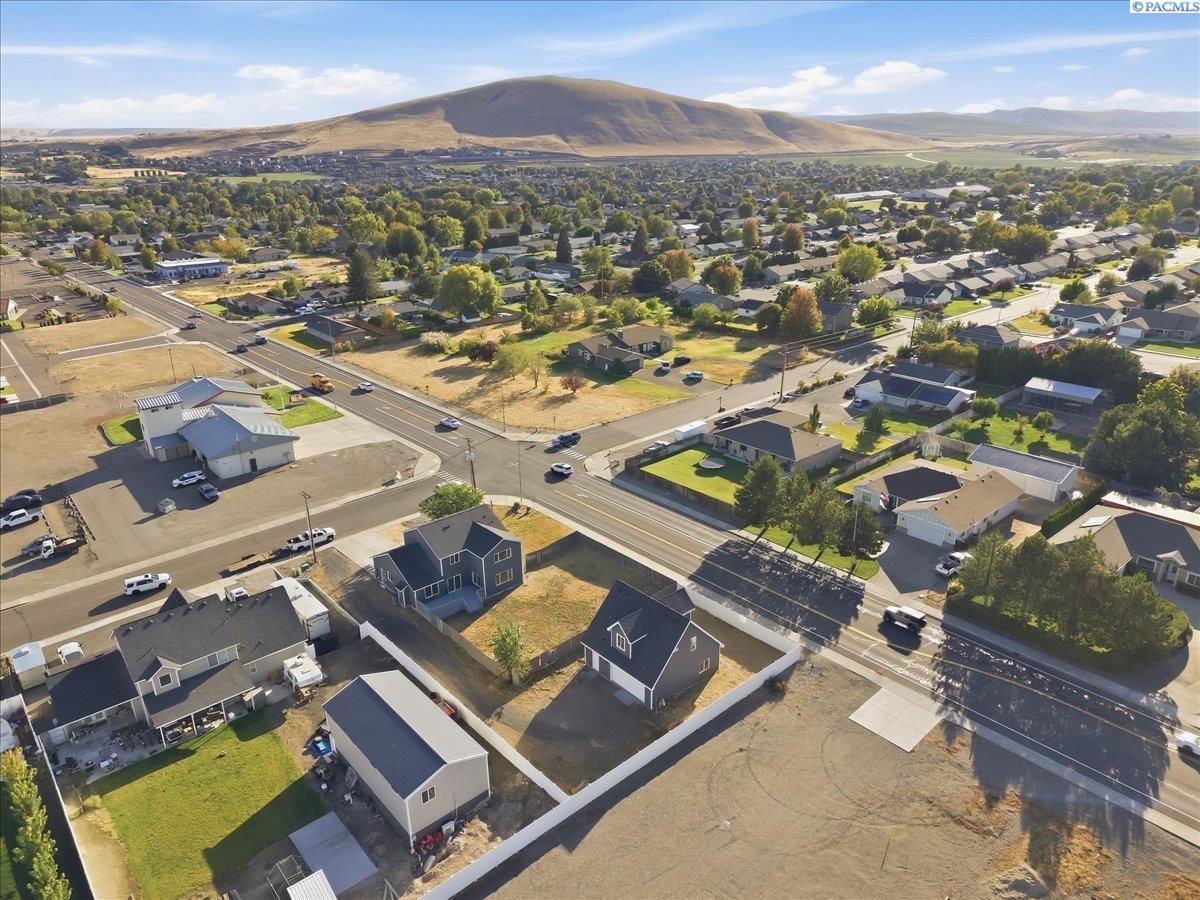 4406 Mount Adams View Dr, West Richland, WA 99353