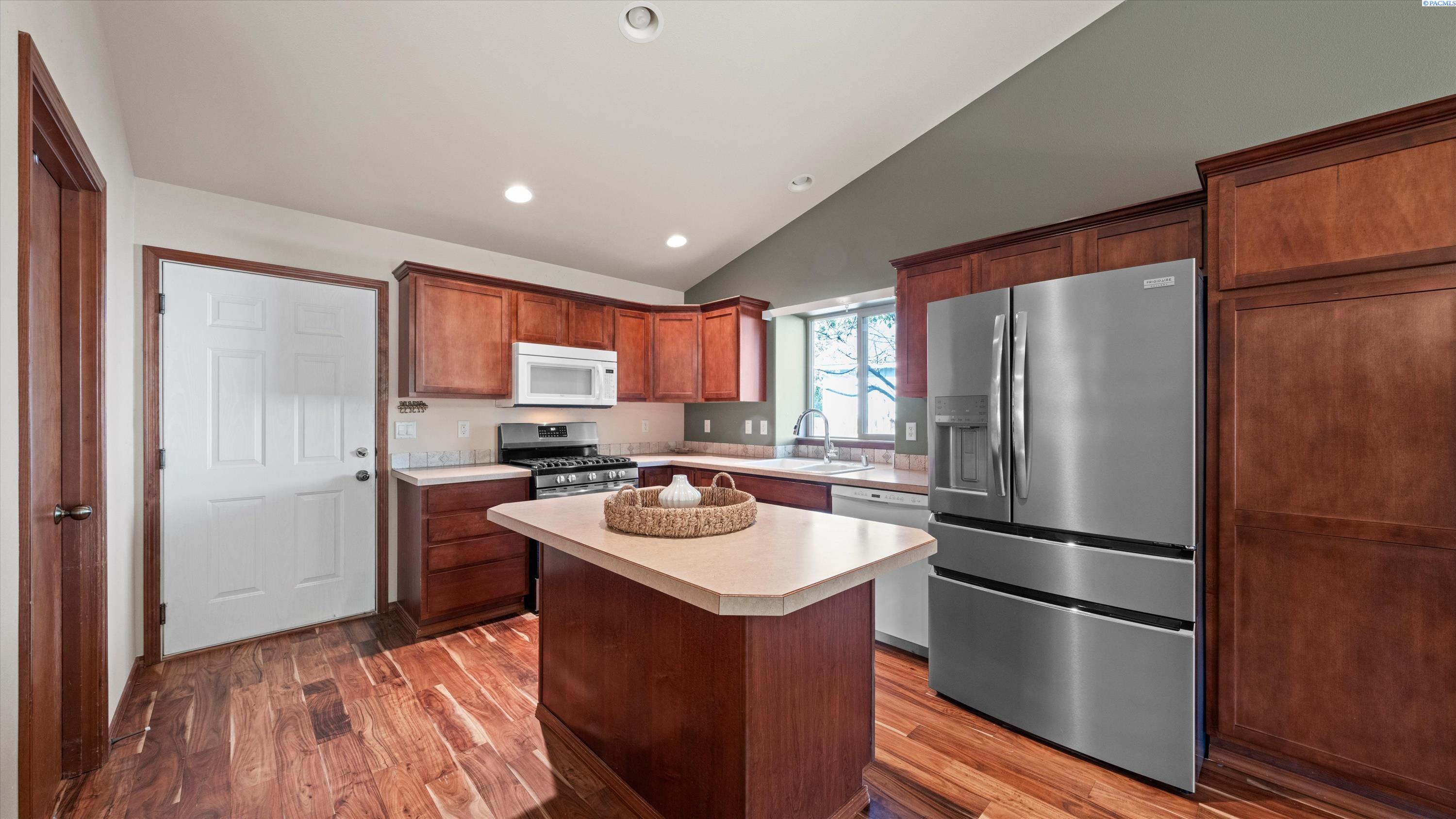 Photo 2 of Single family home for sale at 3904 W 19th Court, Kennewick, WA 99338 | MLS# 296443 | Listing updated on 2026-09-15