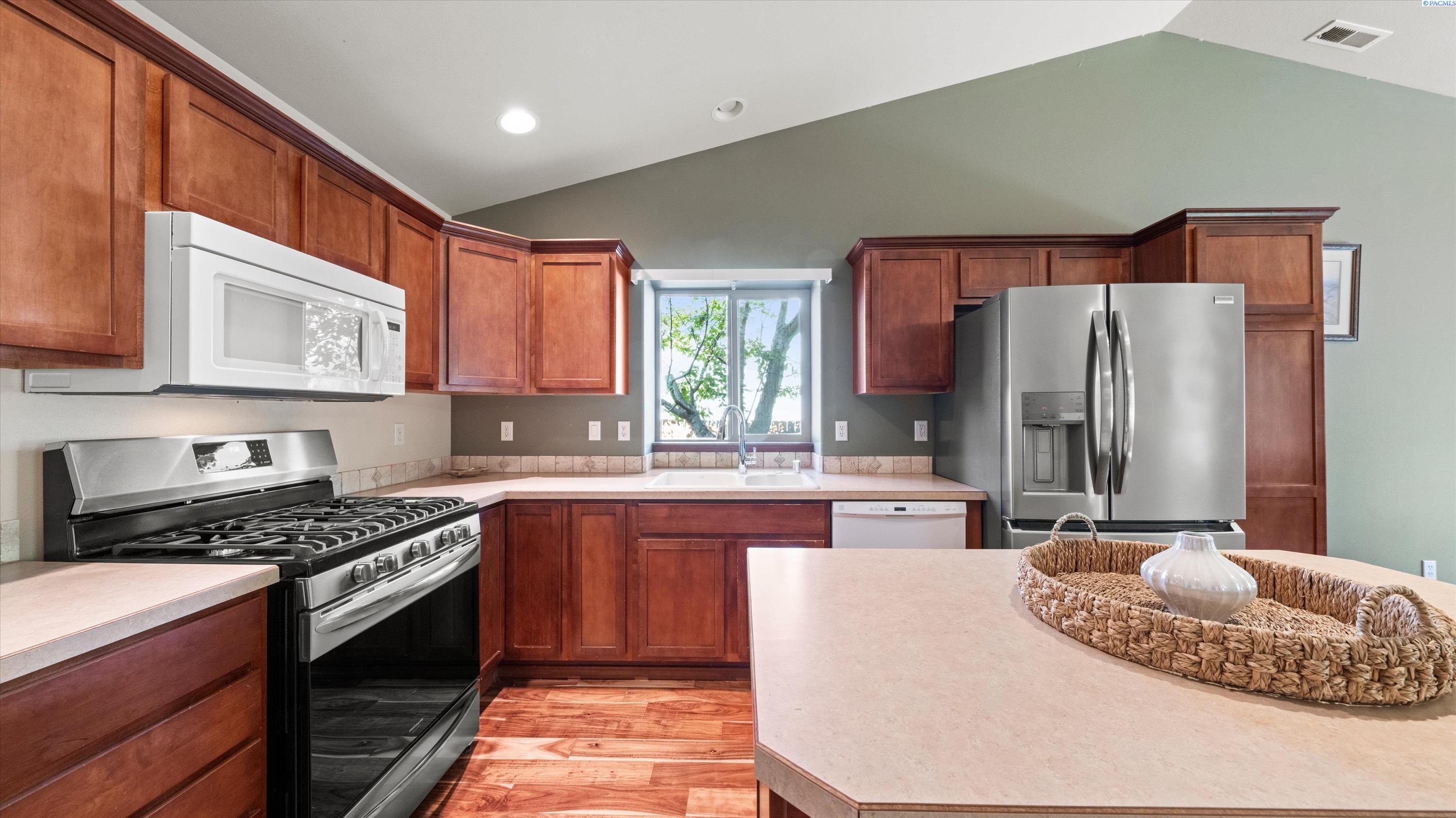 Photo 3 of Single family home for sale at 3904 W 19th Court, Kennewick, WA 99338 | MLS# 296443 | Listing updated on 2026-09-15