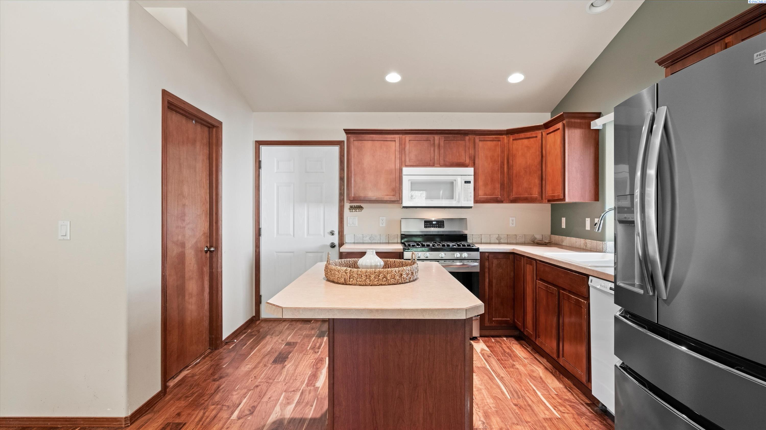Photo 1 of Single family home for sale at 3904 W 19th Court, Kennewick, WA 99338 | MLS# 296443 | Listing updated on 2026-09-15