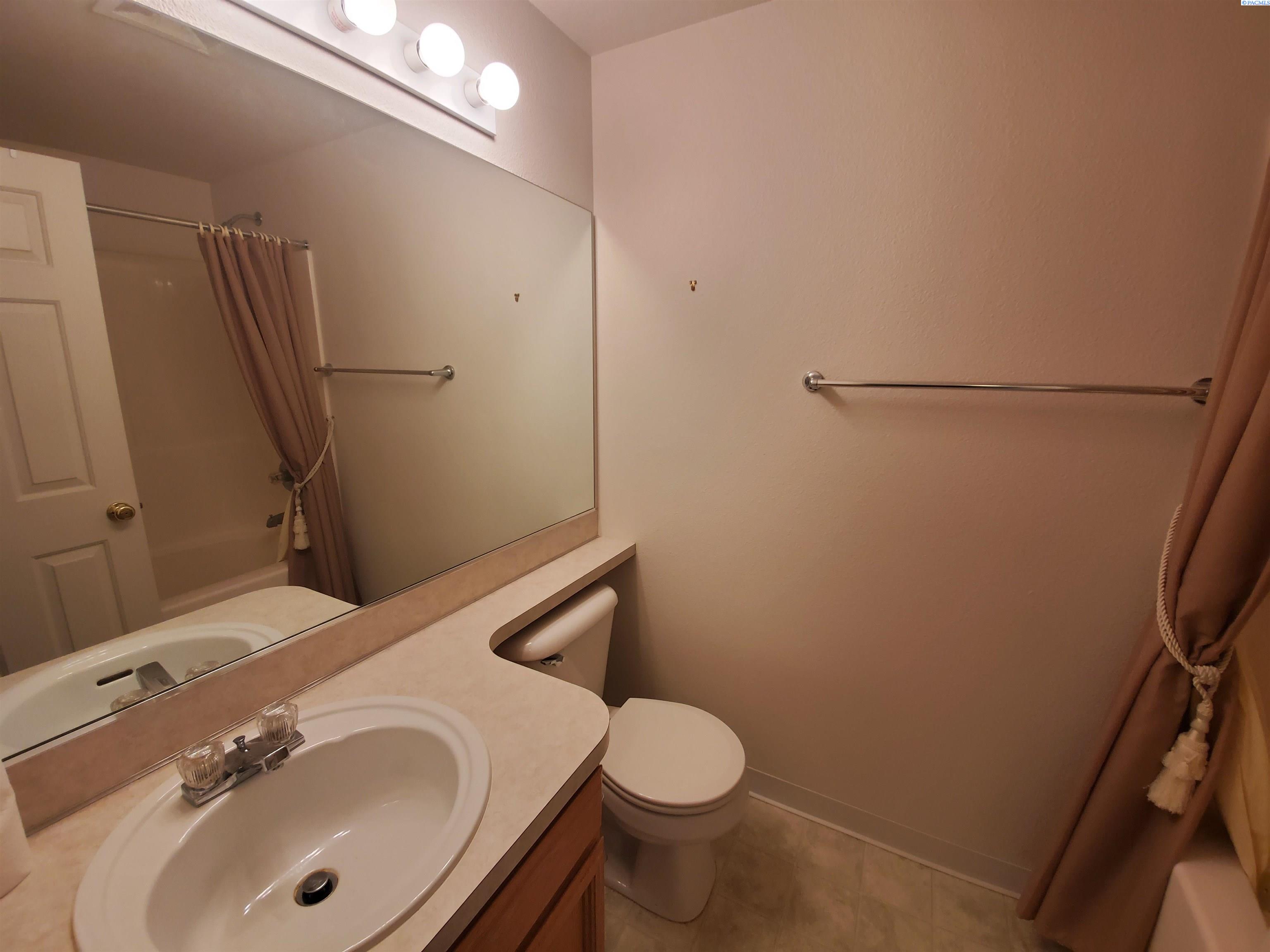 7707 Vendovi Ct, Pasco, WA 99301