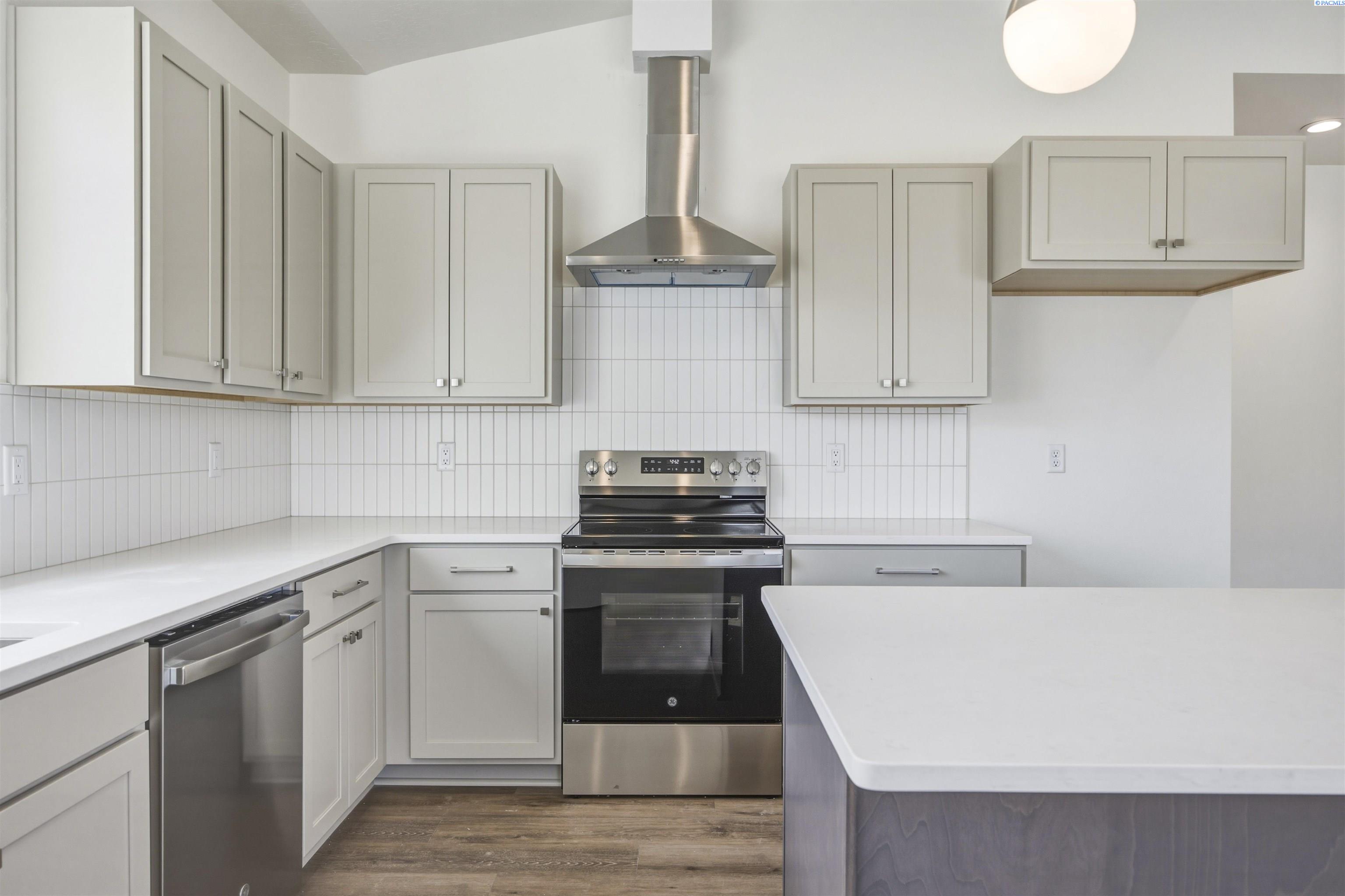 4401 Conifer St, West Richland, WA 99353