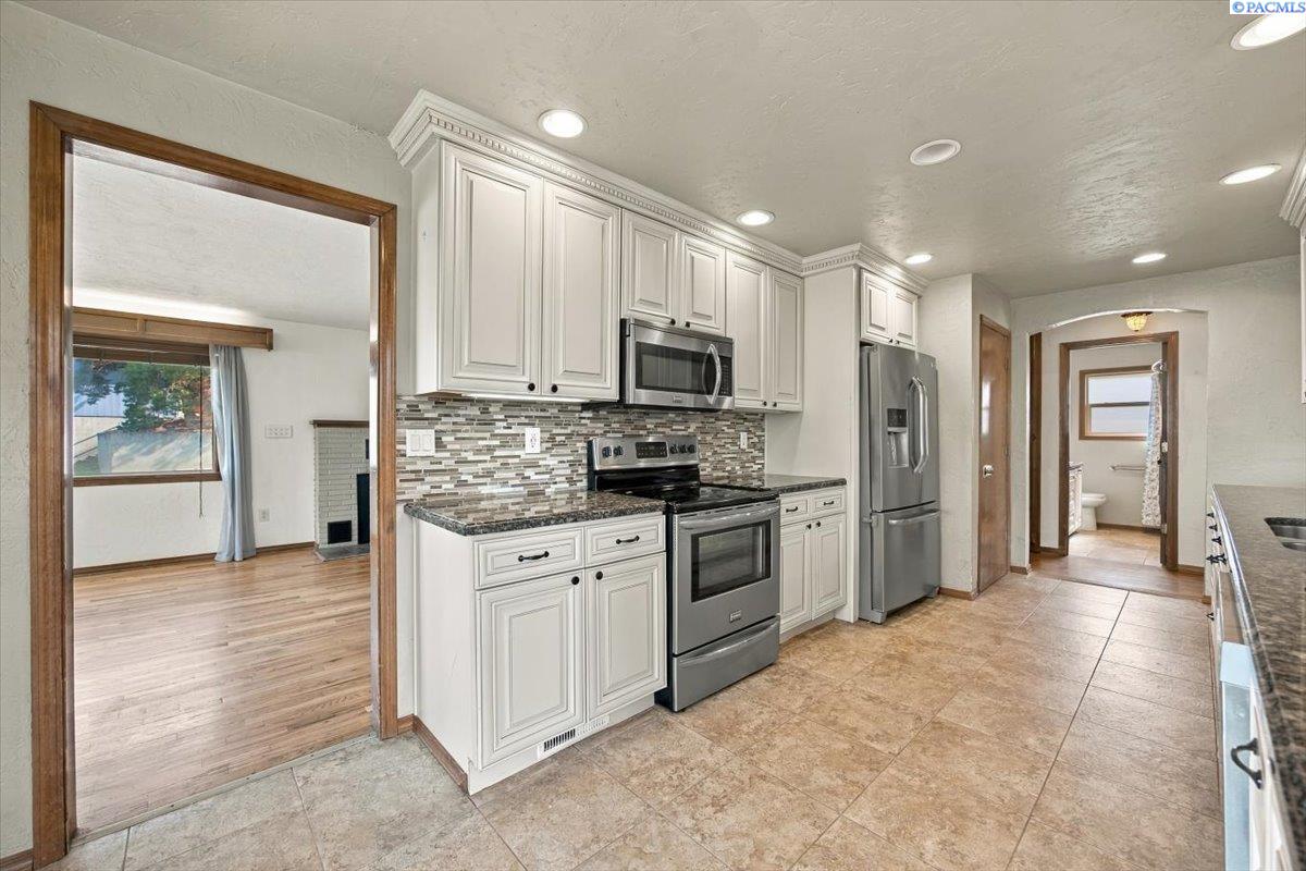 Photo 4 of Single family home for sale at 1203 N Keller St, Kennewick, WA 99336 | MLS# 296470 | Listing updated on 2026-09-16