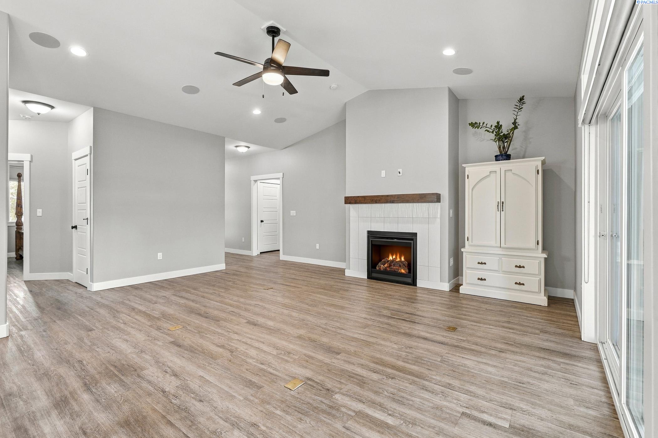 Photo 3 of Single family home for sale at 1907 W 39th Avenue, Kennewick, WA 99337 | MLS# 296474 | Listing updated on 2026-09-18