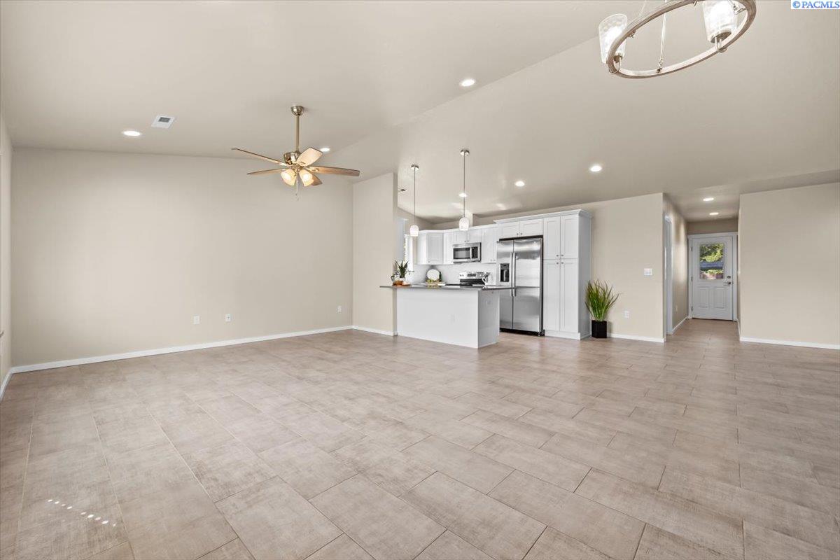 729 E 14th Ave, Kennewick, WA 99337