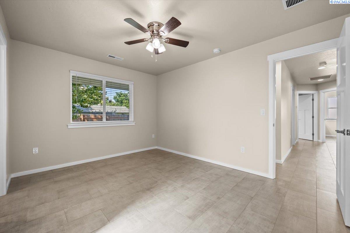 Photo 3 of Single family home for sale at 729 E 14th Avenue, Kennewick, WA 99337 | MLS# 296489 | Listing updated on 2026-09-17