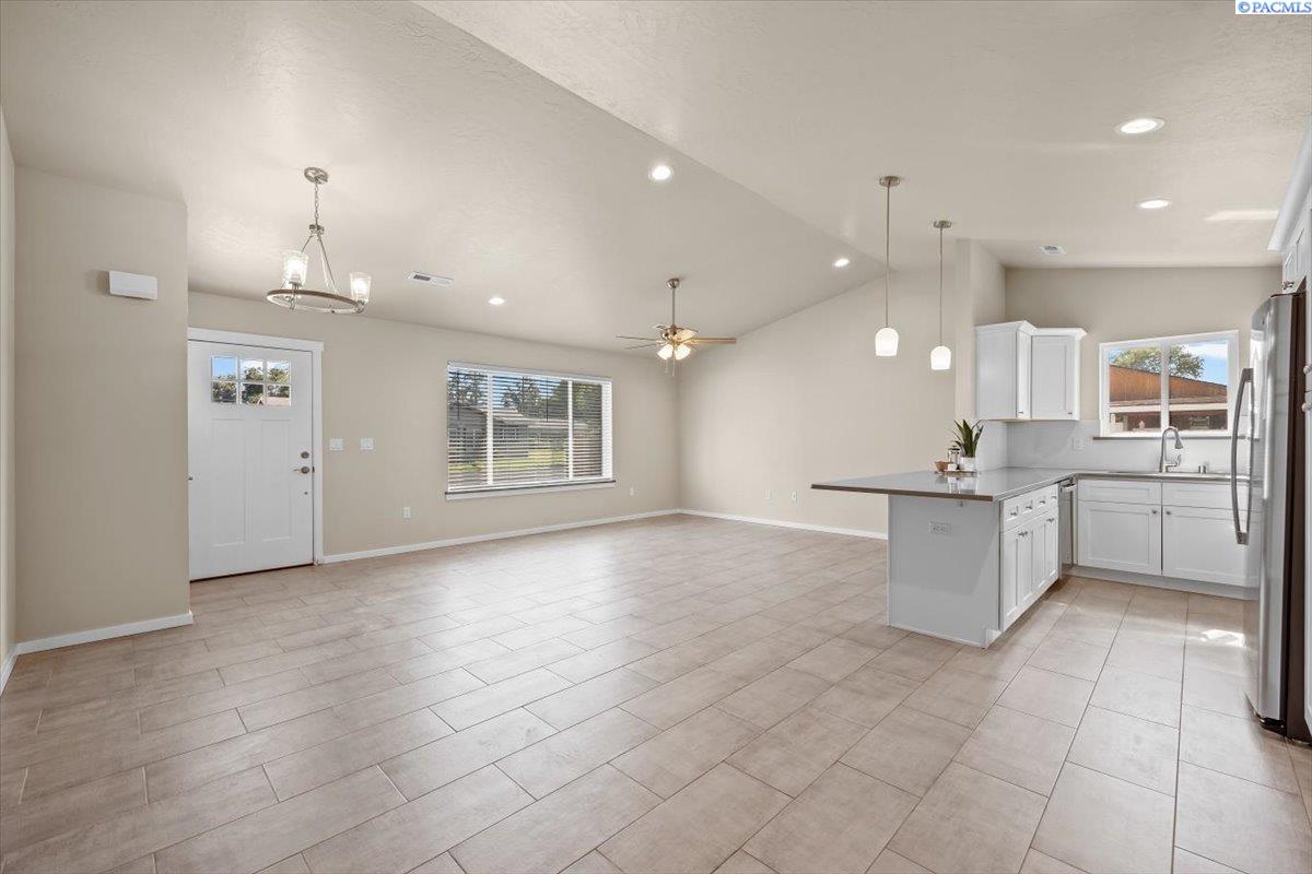 Photo 1 of Single family home for sale at 729 E 14th Avenue, Kennewick, WA 99337 | MLS# 296489 | Listing updated on 2026-09-17
