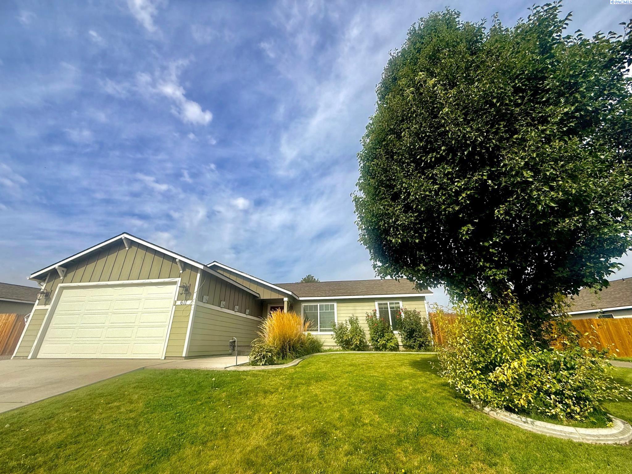 611 Botaka Loop, Benton City, WA 99320