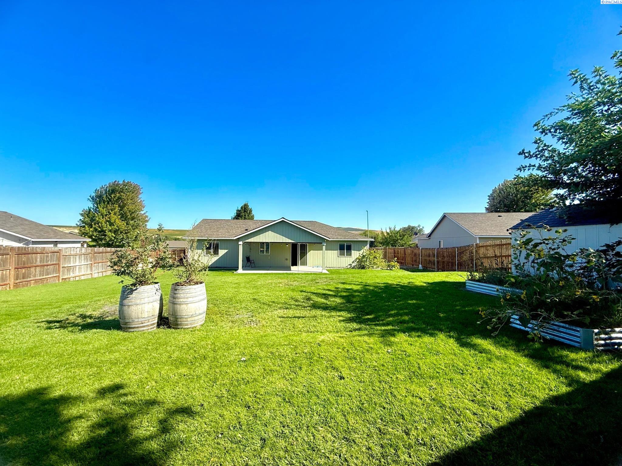 611 Botaka Loop, Benton City, WA 99320