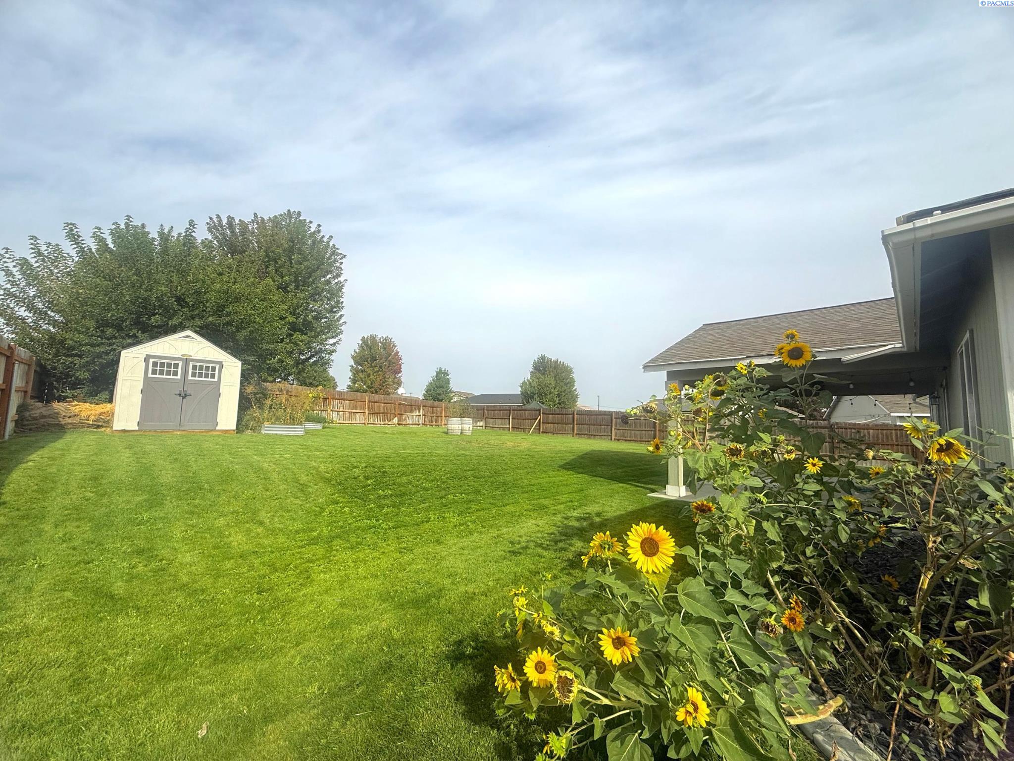 611 Botaka Loop, Benton City, WA 99320
