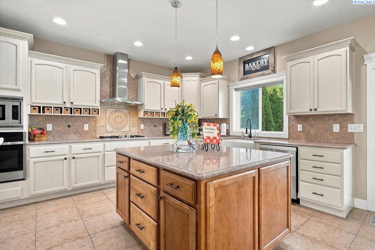Photo 2 of Single family home for sale at 1806 W 31st Avenue, Kennewick, WA 99337 | MLS# 296505 | Listing updated on 2026-09-17