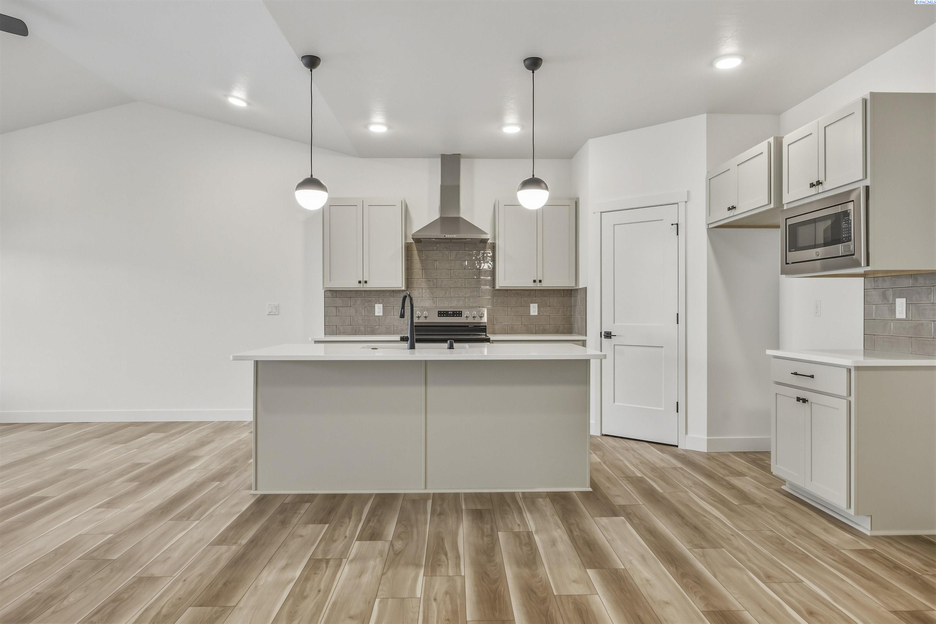 4553 Grove Ct, West Richland, WA 99353