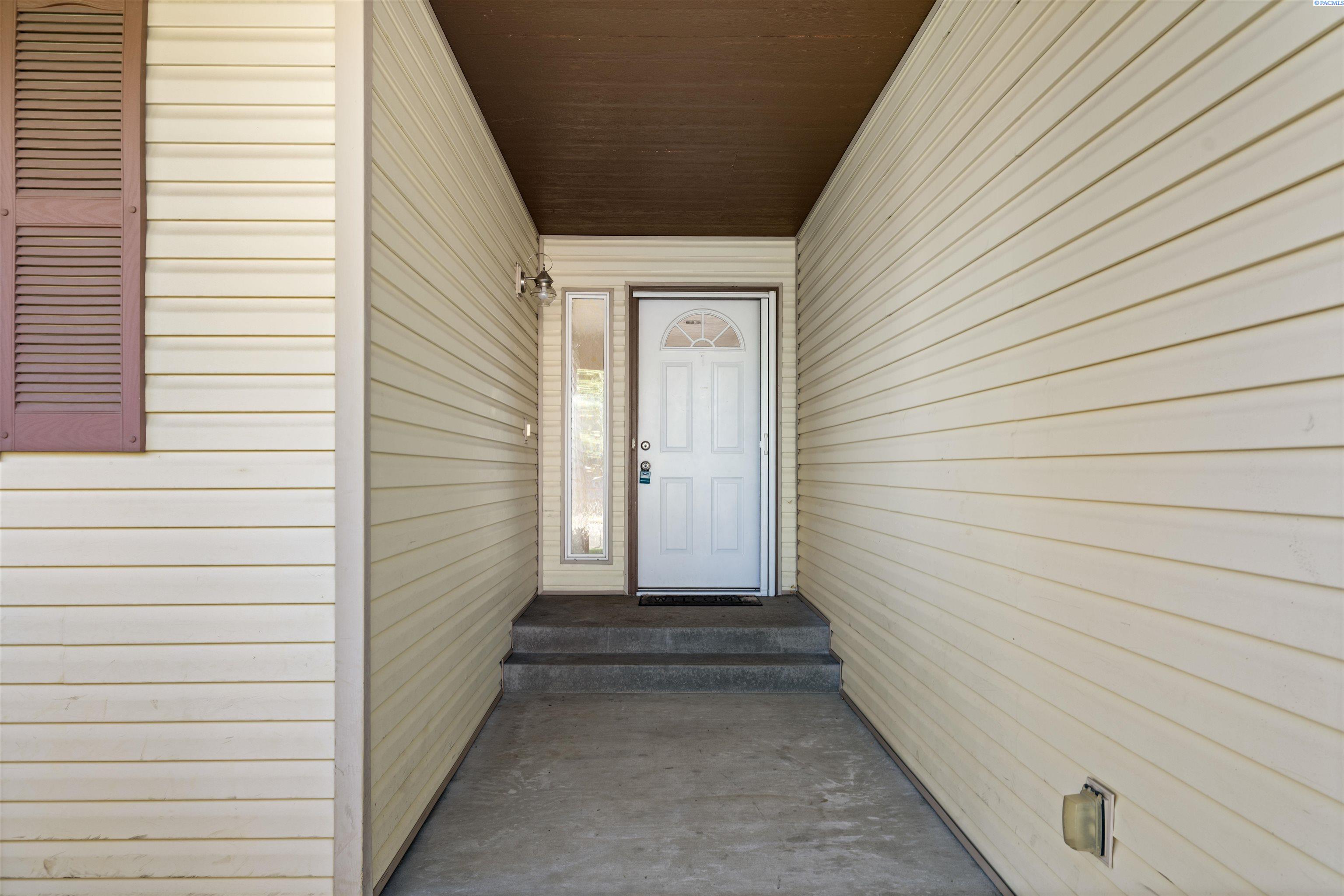 4011 Hayden Ln, Pasco, WA 99301