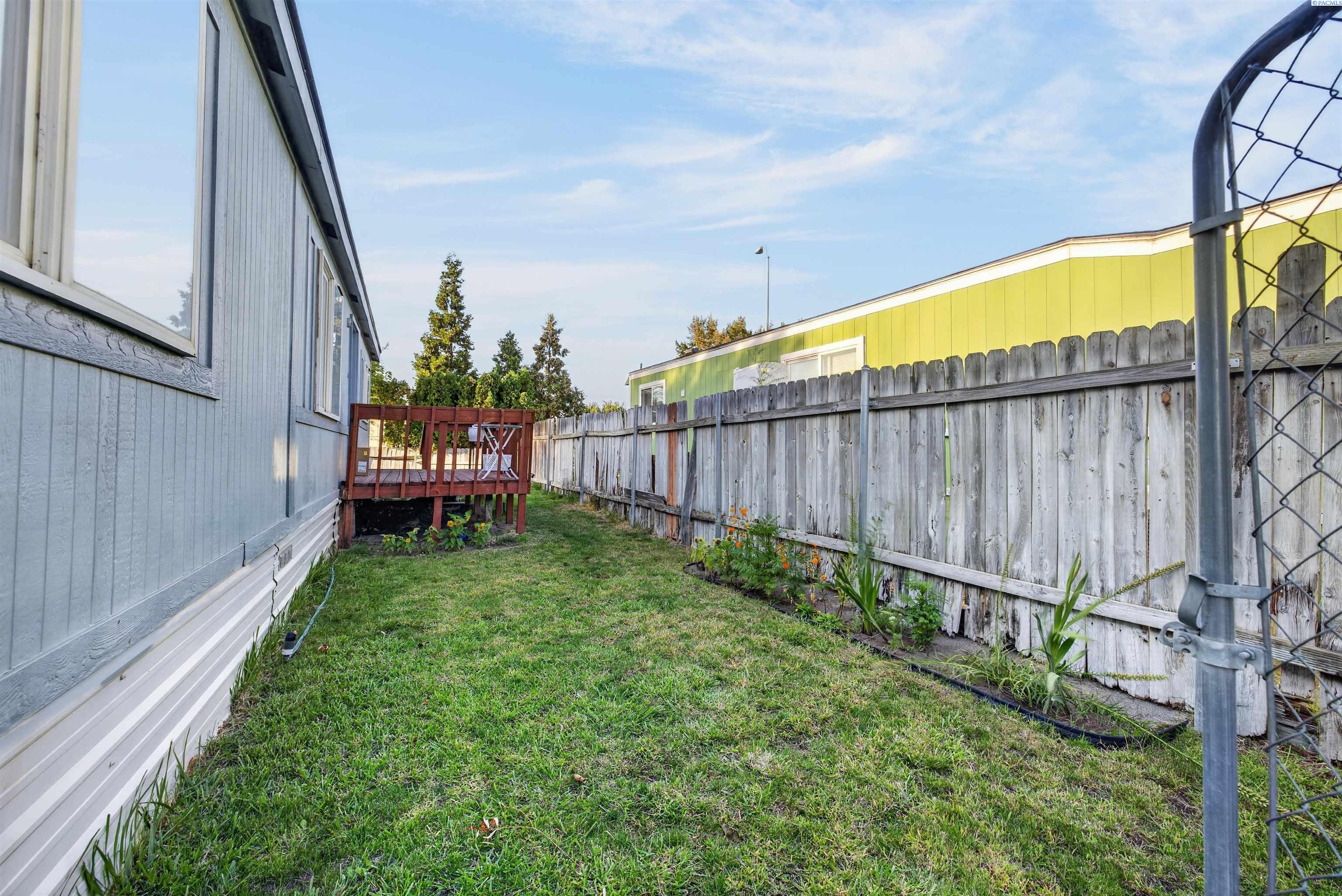 925 N Elm Ave #48, Pasco, WA 99301