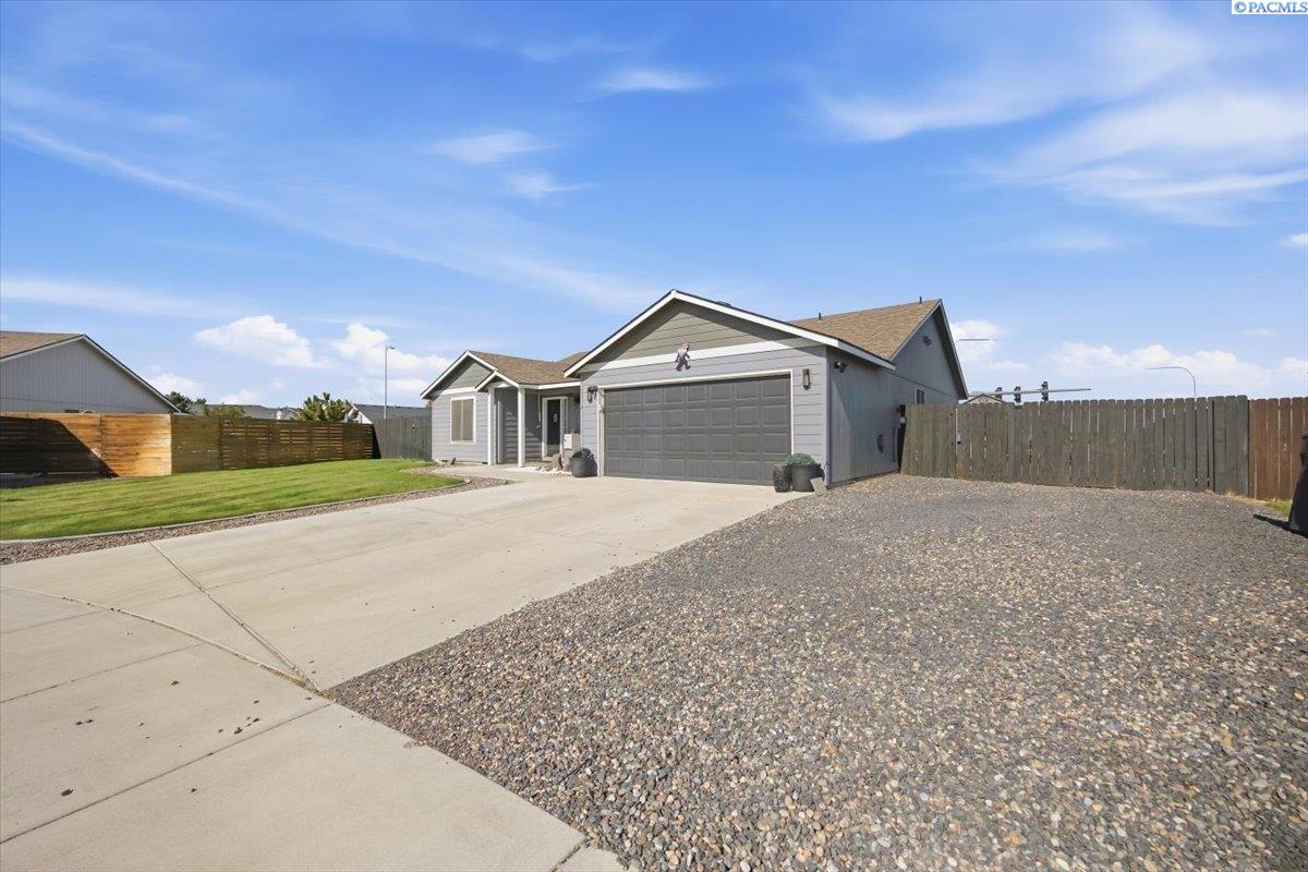 6312 Bulldog Ln, Pasco, WA 99301