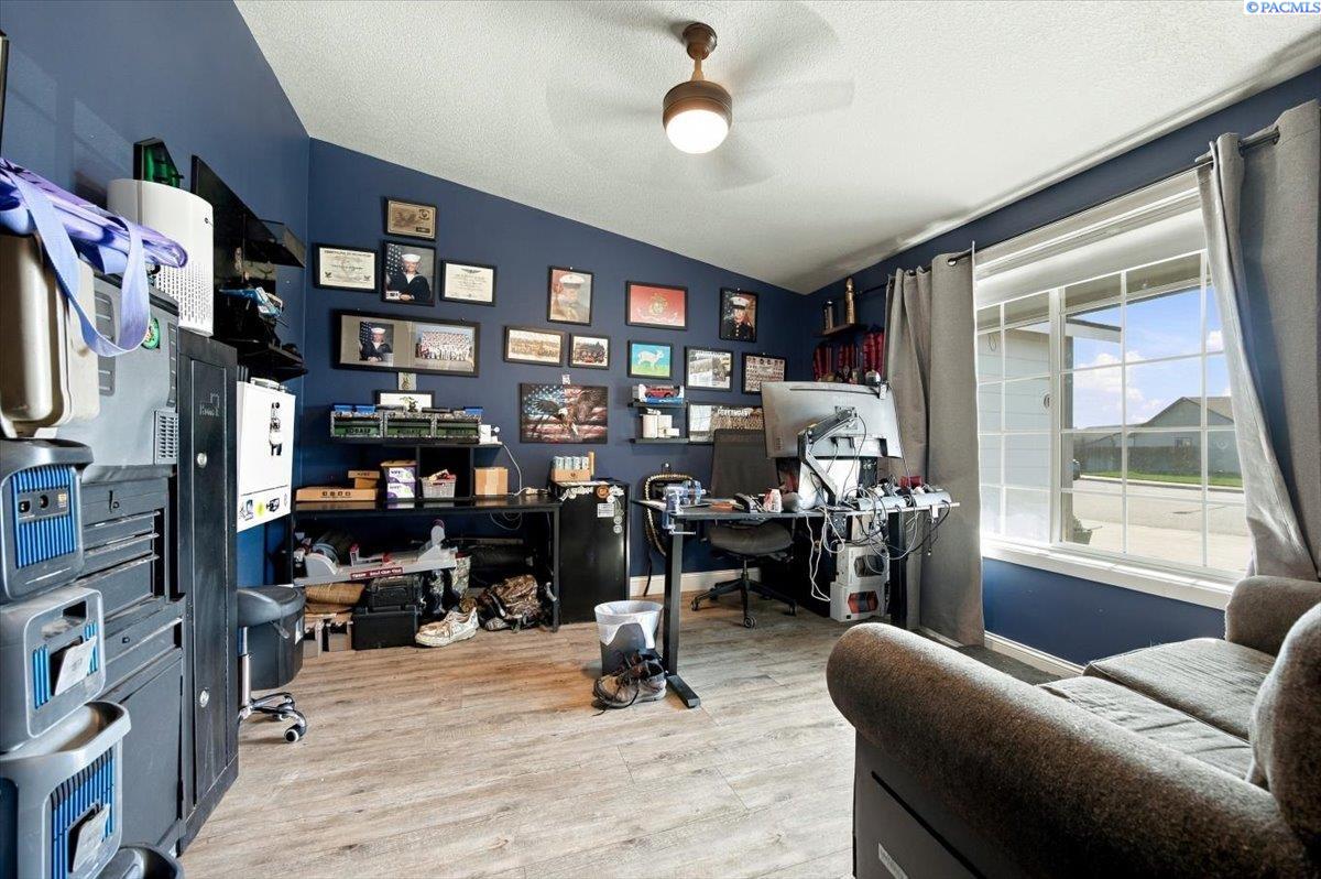 6312 Bulldog Ln, Pasco, WA 99301