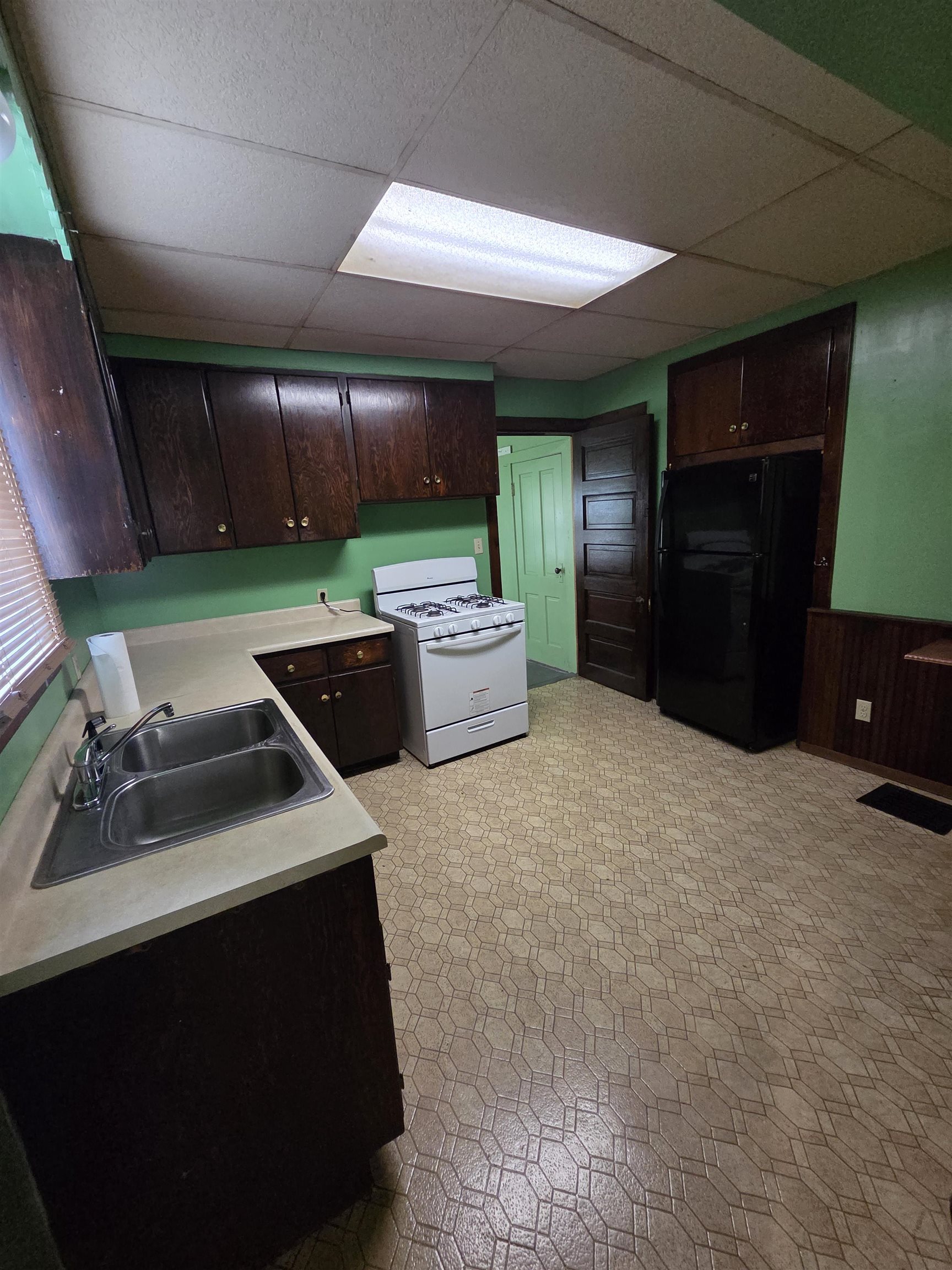 1425 Phelps