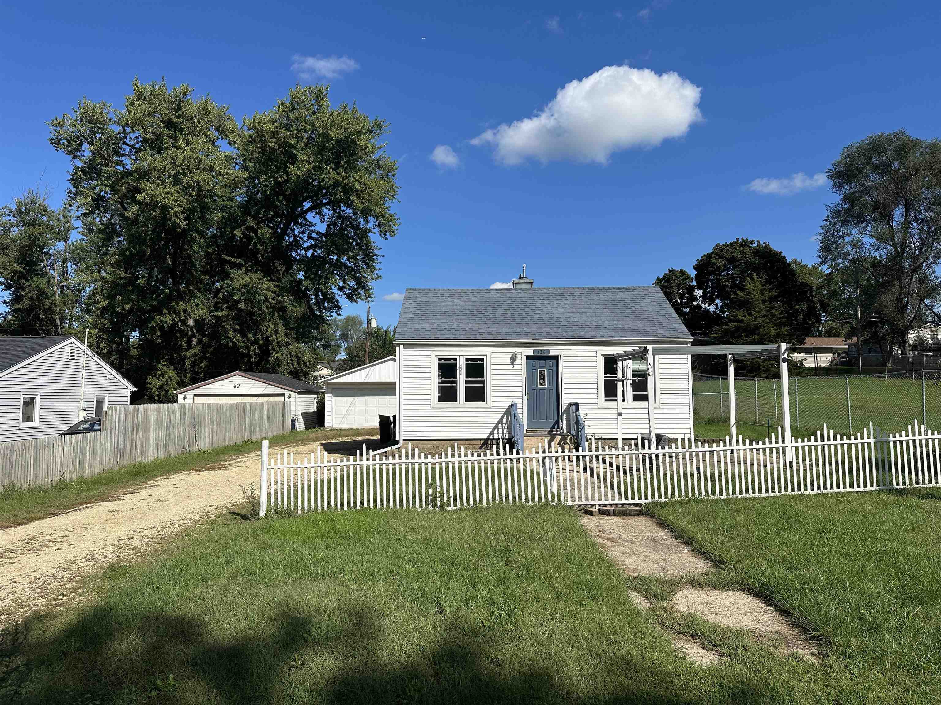 136 Huron Rd