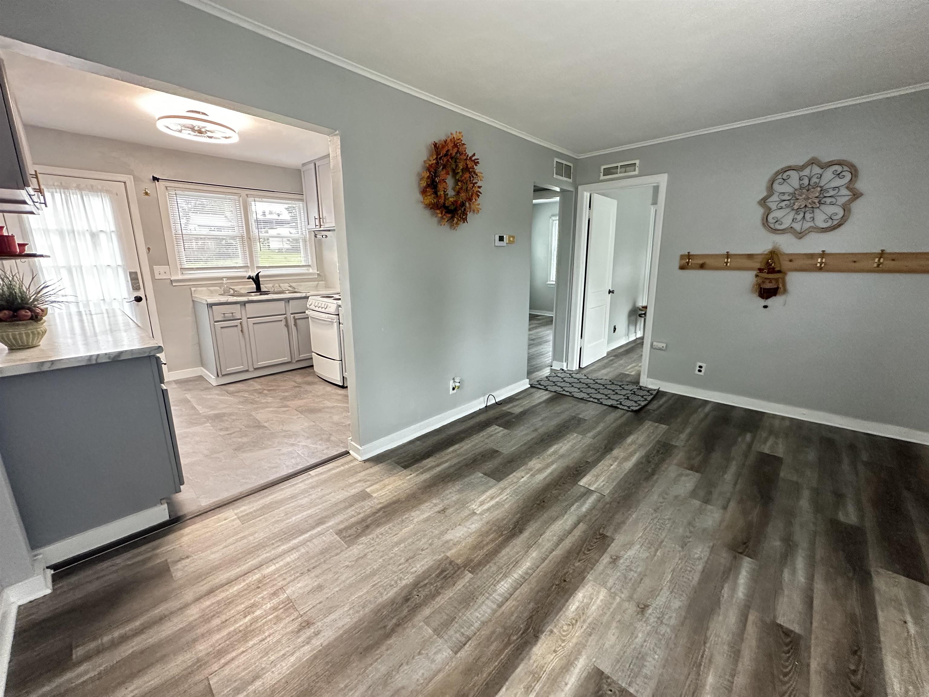 136 Huron Rd