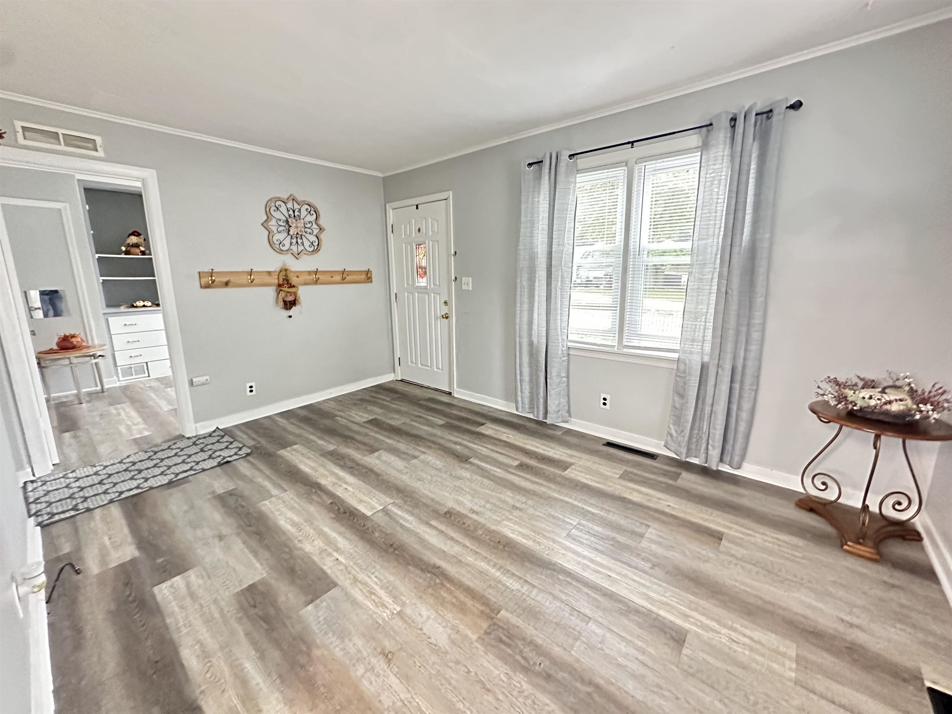 136 Huron Rd