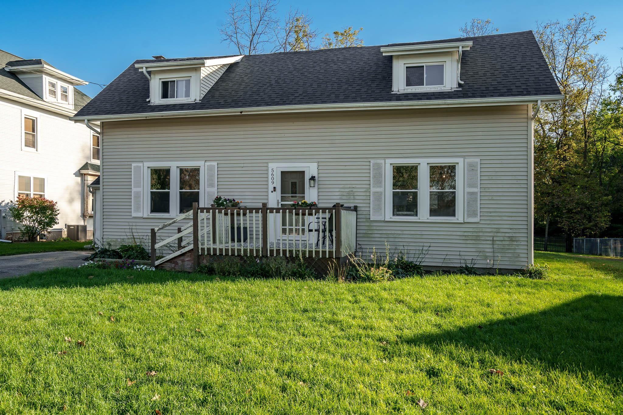5609 Grove