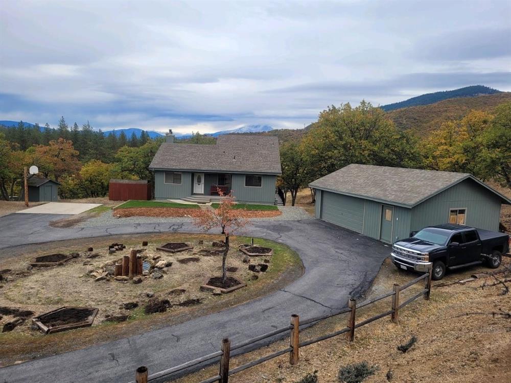4232 TRAVIS HEIGHTS ROAD, Yreka