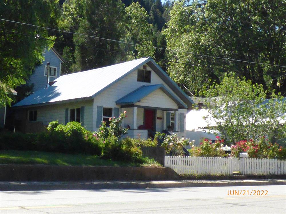 5327 Dunsmuir Ave, Dunsmuir