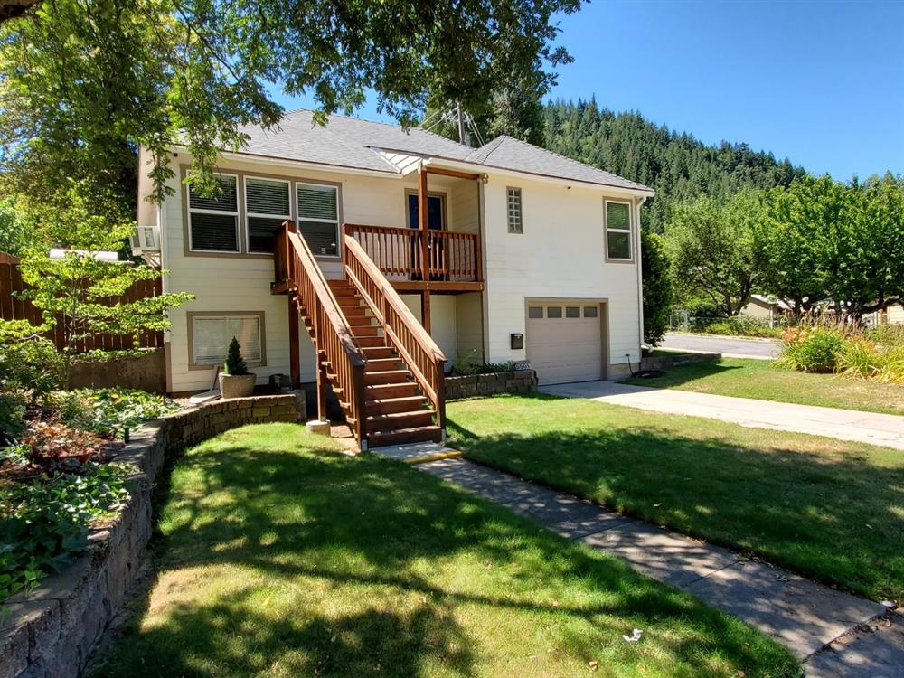 5501 Dunsmuir Ave, Dunsmuir