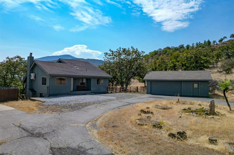 4232 TRAVIS HEIGHTS ROAD, Yreka