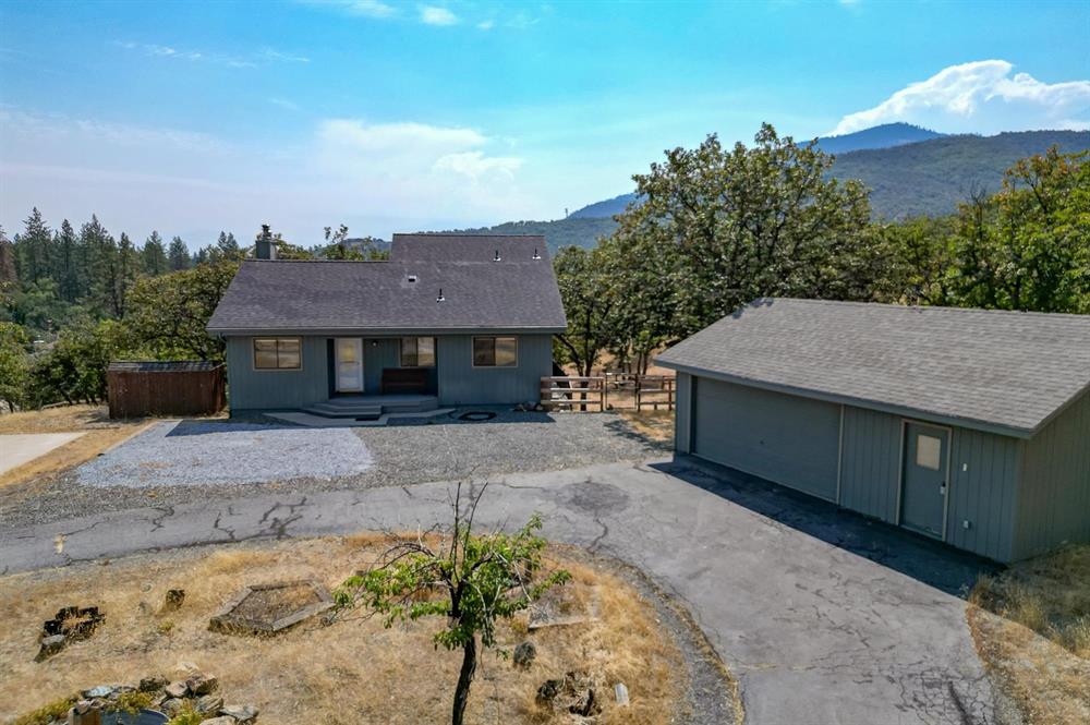 4232 TRAVIS HEIGHTS ROAD, Yreka