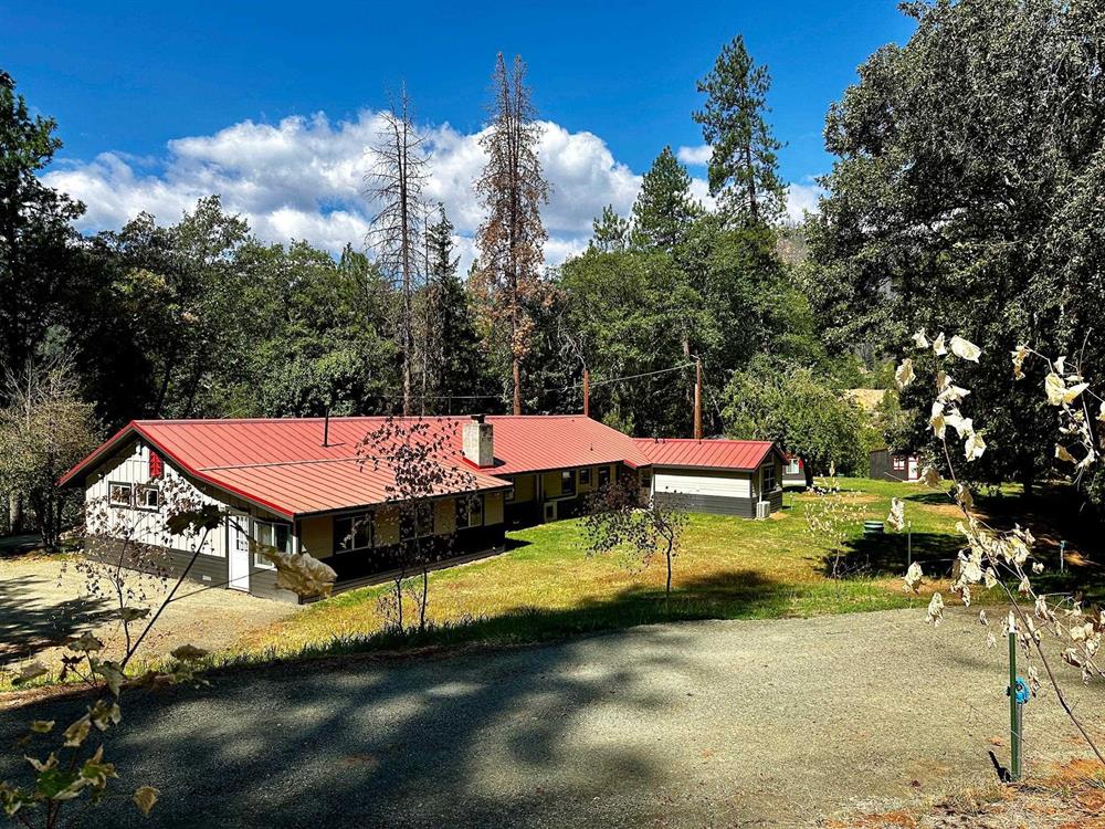 833 & 835 Elk Creek Rd, Happy Camp
