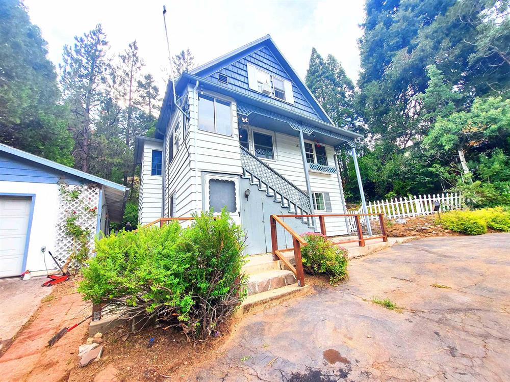 5931 Castle Ave, Dunsmuir