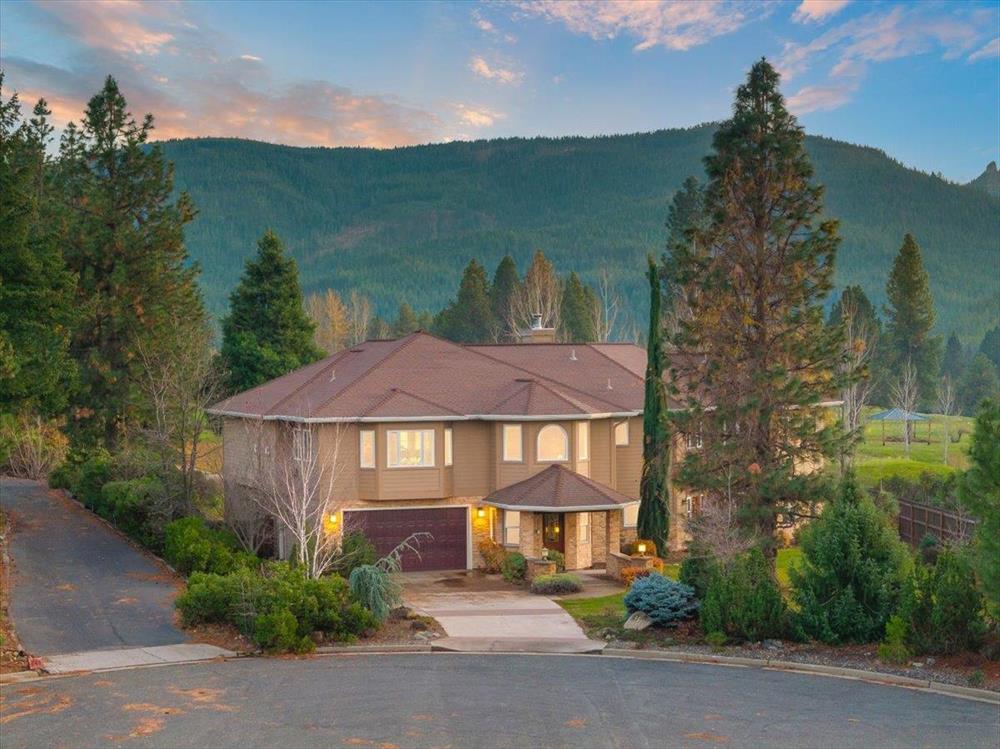 852 Deas Way, Mt Shasta