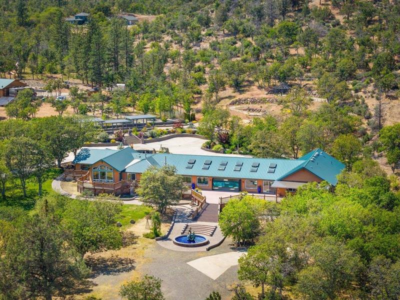 601 Outsen Rd, Yreka