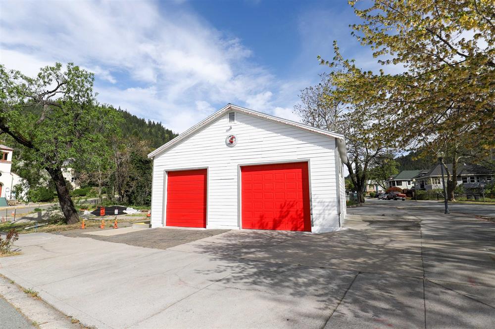 5621 Dunsmuir Ave., Dunsmuir