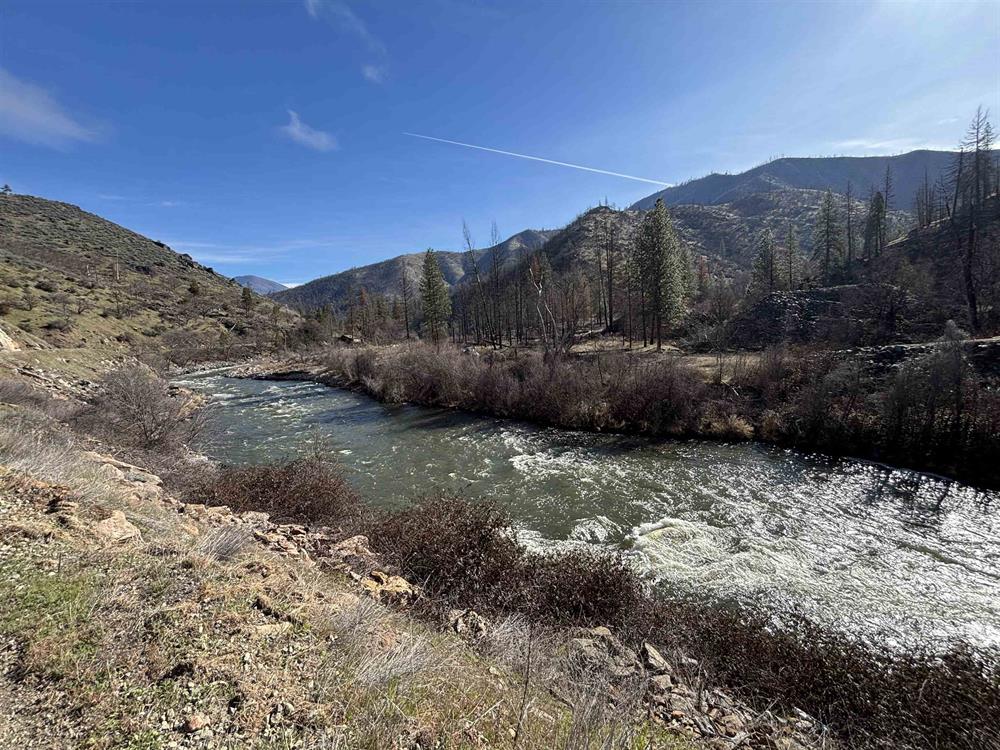 16813 Highway 96, Klamath River