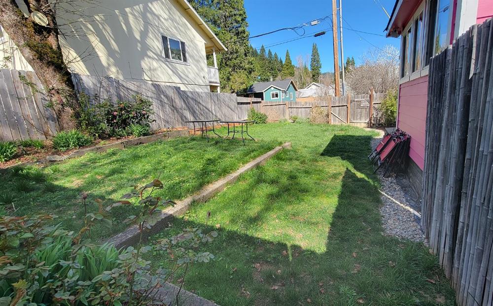 5501 Dunsmuir Ave, Dunsmuir