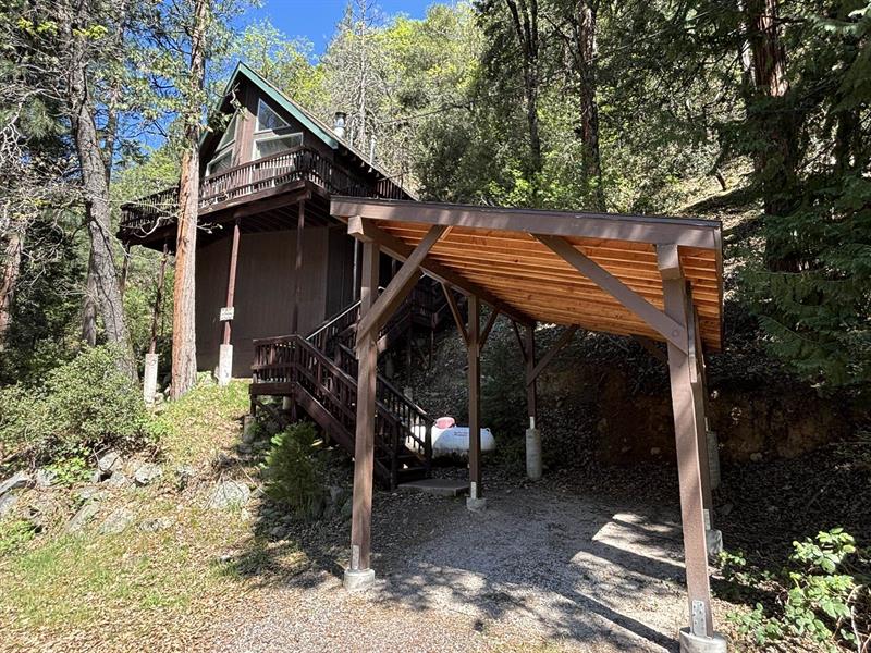 5186 River Ave, Dunsmuir