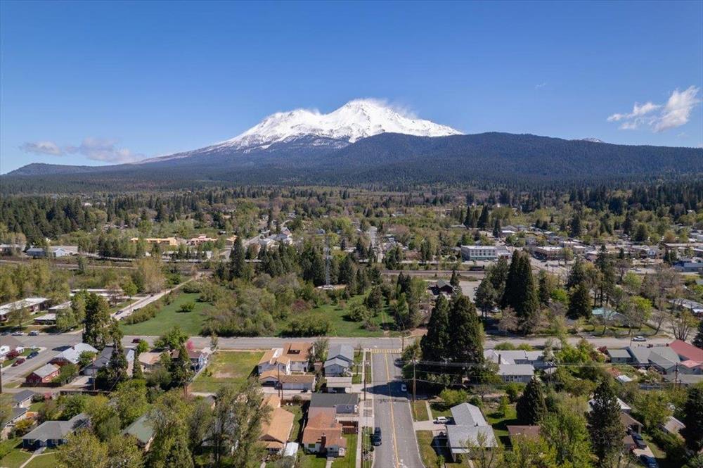 310 W Jessie St, Mt Shasta