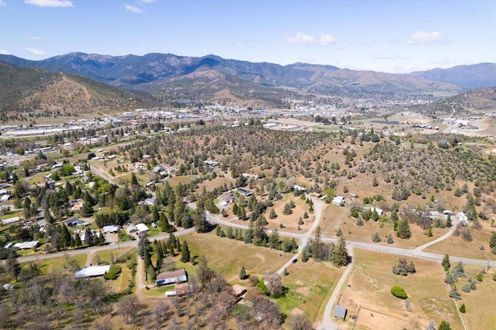540 Rolling Hills Dr, Yreka