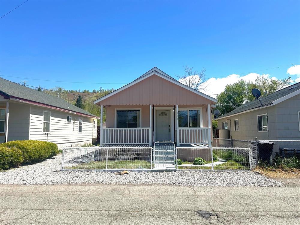 281 Clay Street, Weed