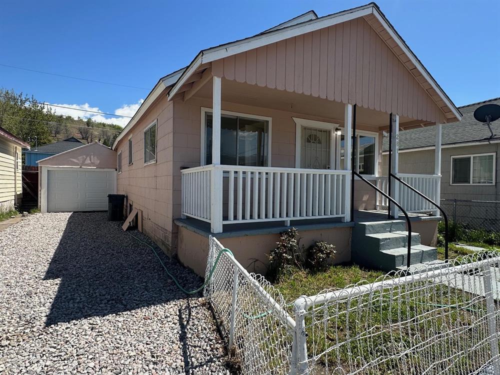 281 Clay Street, Weed